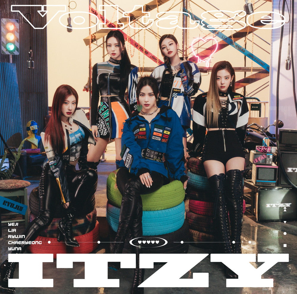 [Japanese Edition] ITZY 1st Single Album - Voltage [Standard Edition]