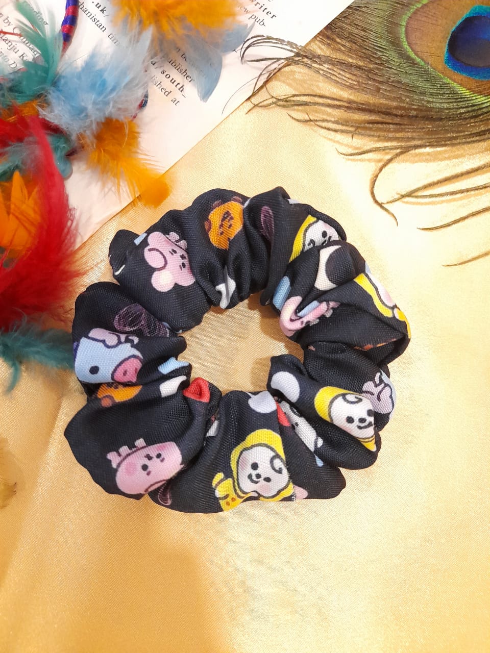 CANDLE-O-SCRUNCH - BTS Black All Character Scrunchy