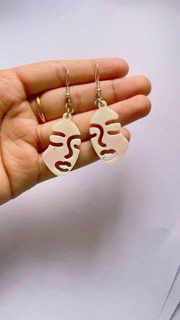 AIRA : White and Pink Resin Face Earrings